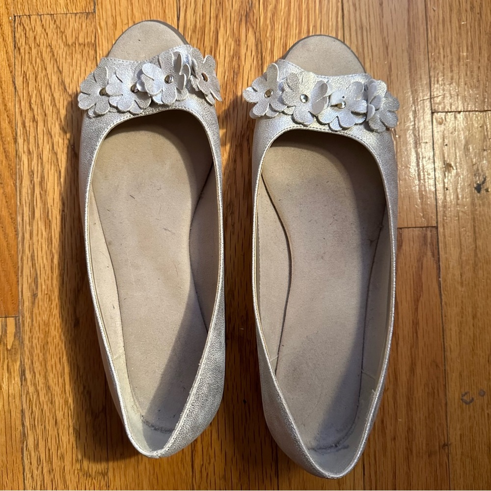 A2 by Aerosole size 9M Long Last Floral Peep Toe Flat